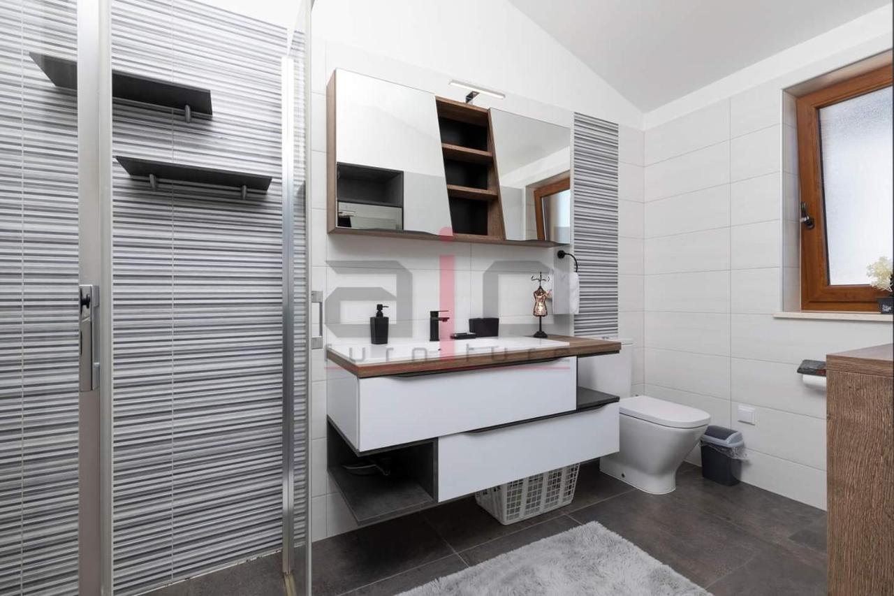 شقة Pula Porta Aurea & Wellness Oasis المظهر الخارجي الصورة